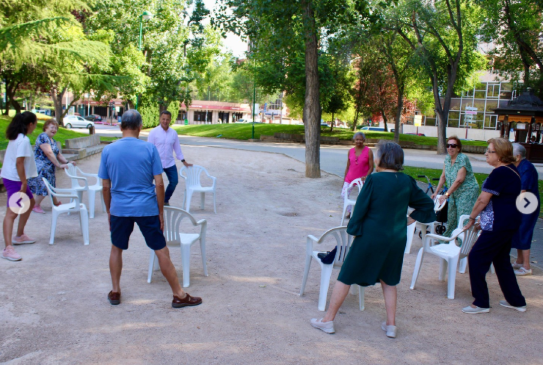 Más de 250 personas participan este verano en esta iniciativa que promueve la autonomía, el ejercicio físico y las relaciones sociales,